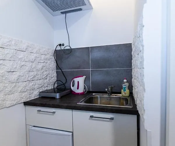 Vikendica Andriana House *